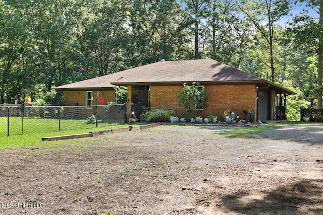 ranch-style house featuring a front lawn