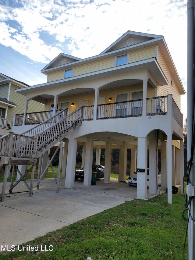 view of front of house featuring a patio