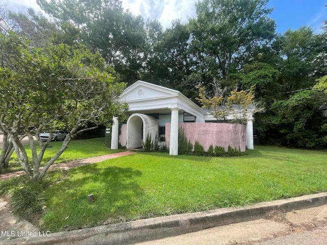 view of front of home with a front yard