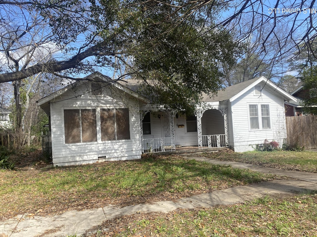 view of front of home featuring covered porch