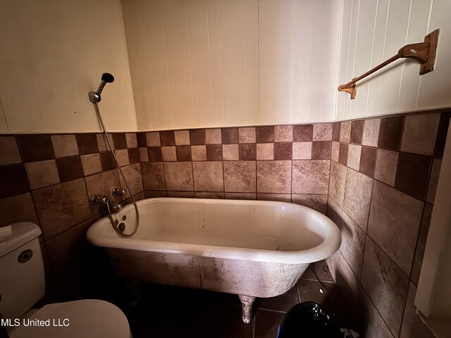 341 Savanna St, Jackson, MS 39212 - bathroom with toilet and a bath