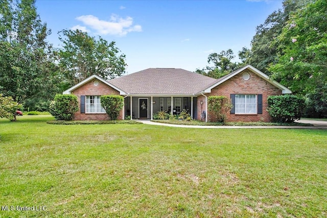 ranch-style home featuring a front lawn