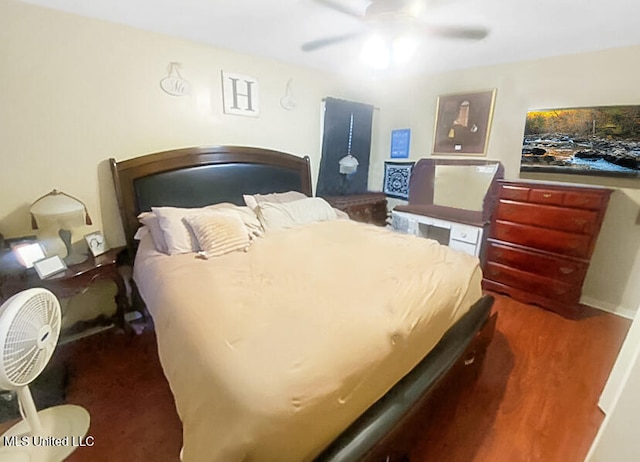 bedroom with ceiling fan