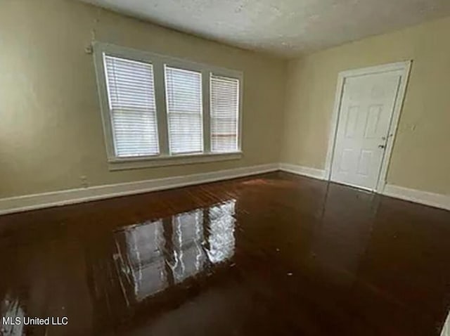 empty room featuring baseboards
