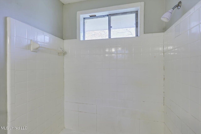 full bath featuring tiled shower