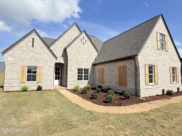 3164 Winterwood Dr, Hernando, MS 38632 - view of front of home with roof with shingles, a front yard, and brick siding