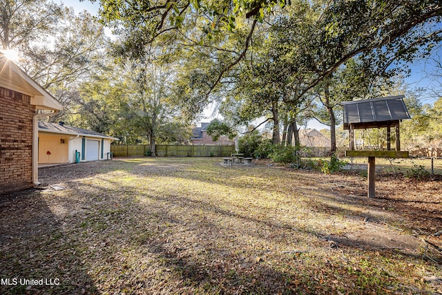 view of yard with an outbuilding and a garage