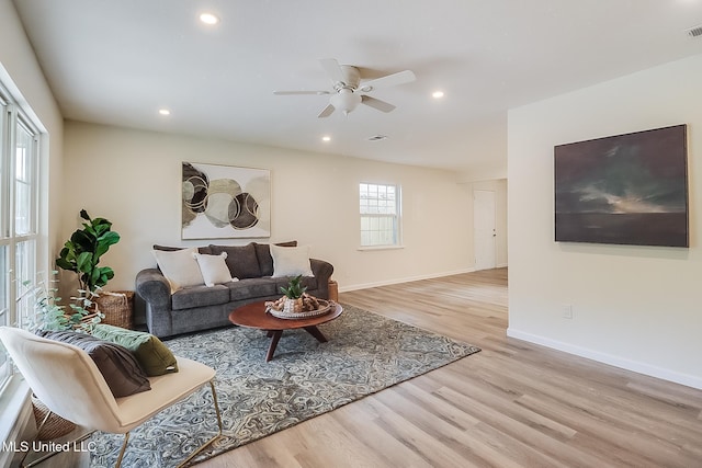living area with baseboards, wood finished floors, recessed lighting, and ceiling fan