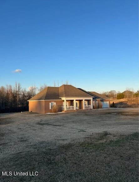 361 Cherry Bark Ln, Courtland, MS 38620 - back of property with a porch