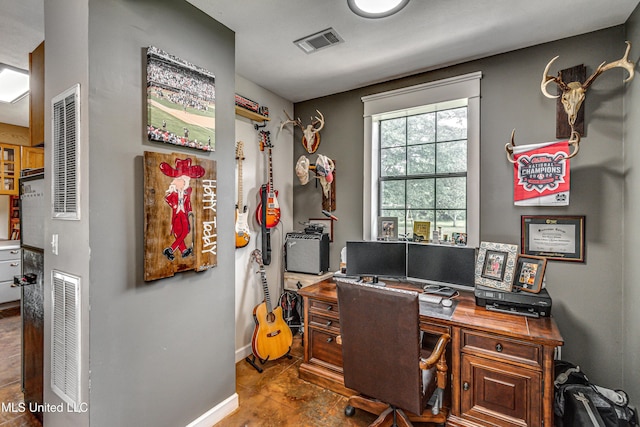 4661 Wildwood Rd, Benton, MS 39039 - home office with baseboards
