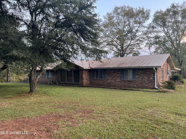 ranch-style house with a front yard