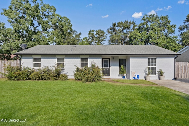 ranch-style home with a front yard