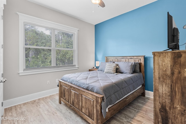 bedroom featuring light wood-style floors, ceiling fan, and baseboards