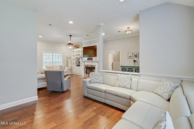 living room with visible vents, a ceiling fan, crown molding, and recessed lighting