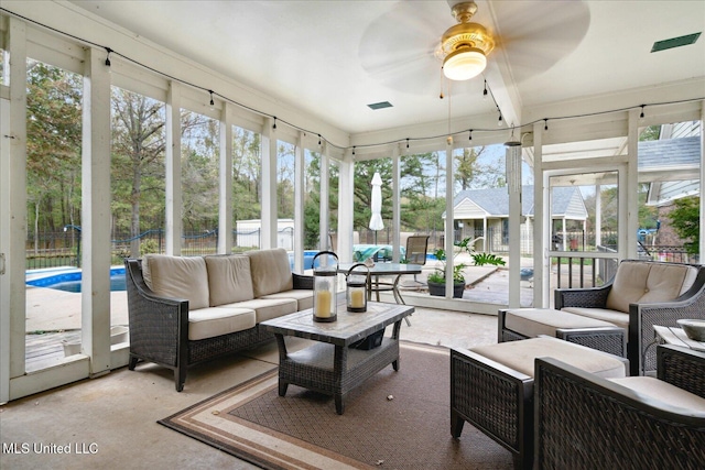 sunroom with ceiling fan