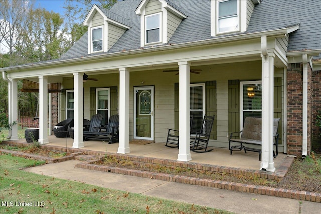 view of exterior entry featuring covered porch and ceiling fan