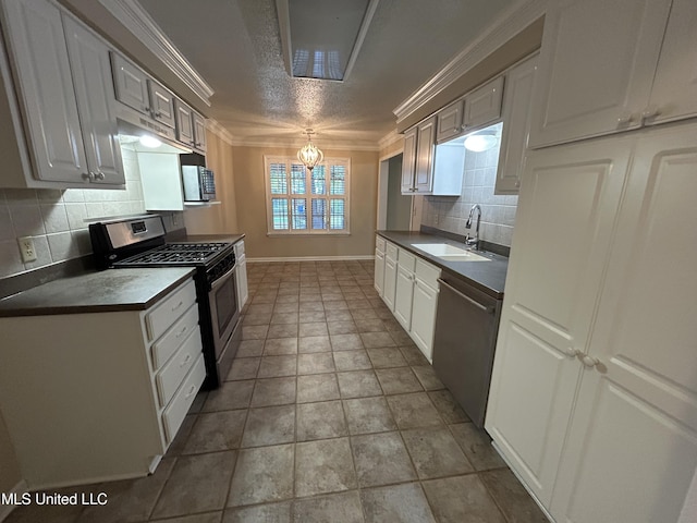 1171 S Bayou Rd, Boyle, MS 38730 - kitchen featuring stainless steel appliances, a chandelier, tasteful backsplash, crown molding, and dark countertops