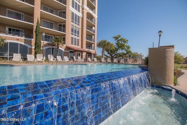 view of pool with pool water feature