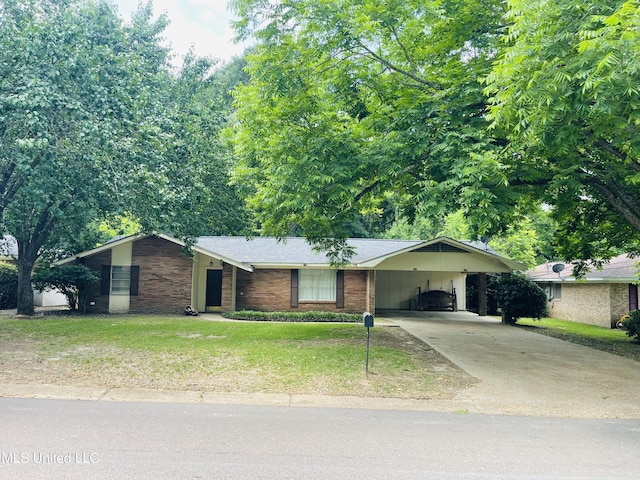 111 Brookfield Dr, Natchez, MS 39120 - single story home featuring driveway, a carport, and a front lawn