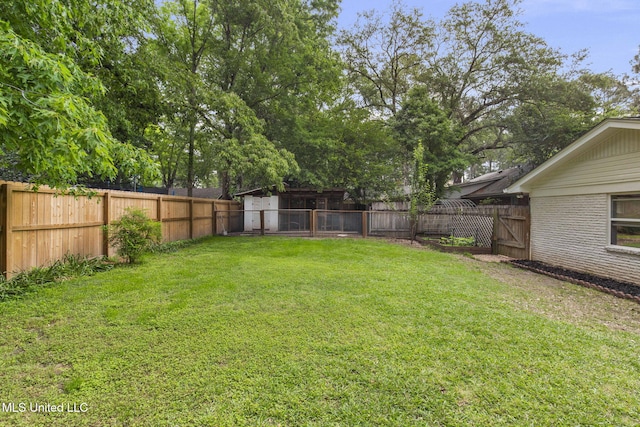 view of yard featuring a fenced backyard