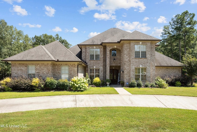 view of front of house with a front lawn