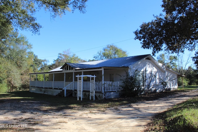 farmhouse-style home featuring a porch