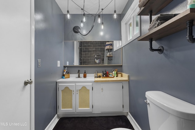 4620 Holly Heath Dr, Gautier, MS 39553 - bathroom featuring baseboards, toilet, tiled shower, and vanity
