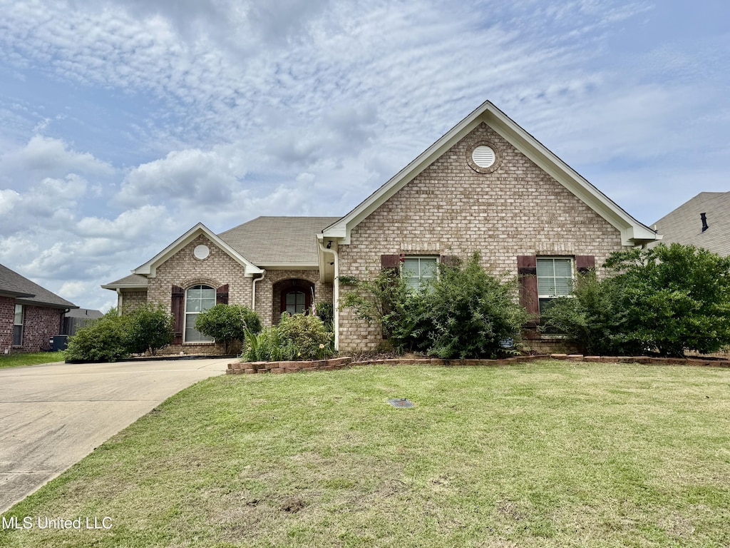 341 Austin Cir, Brandon, MS 39047 - view of front of home featuring brick siding, a front yard, and driveway