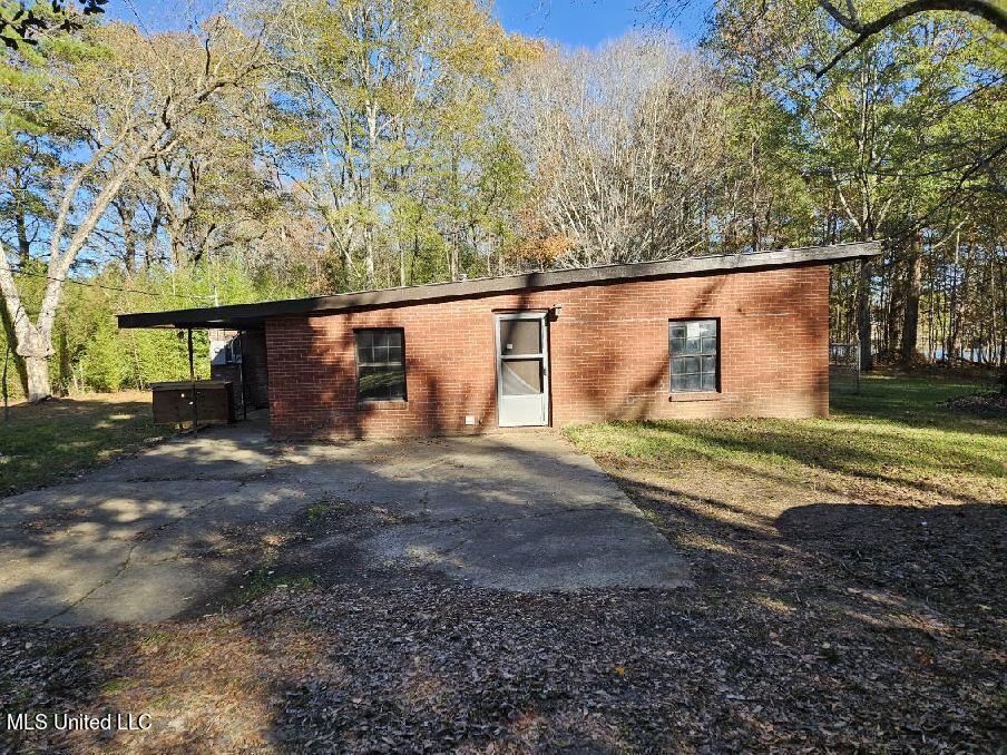 view of front of home with a carport