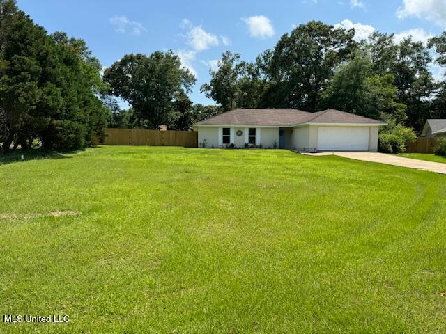 ranch-style house featuring a front lawn and a garage