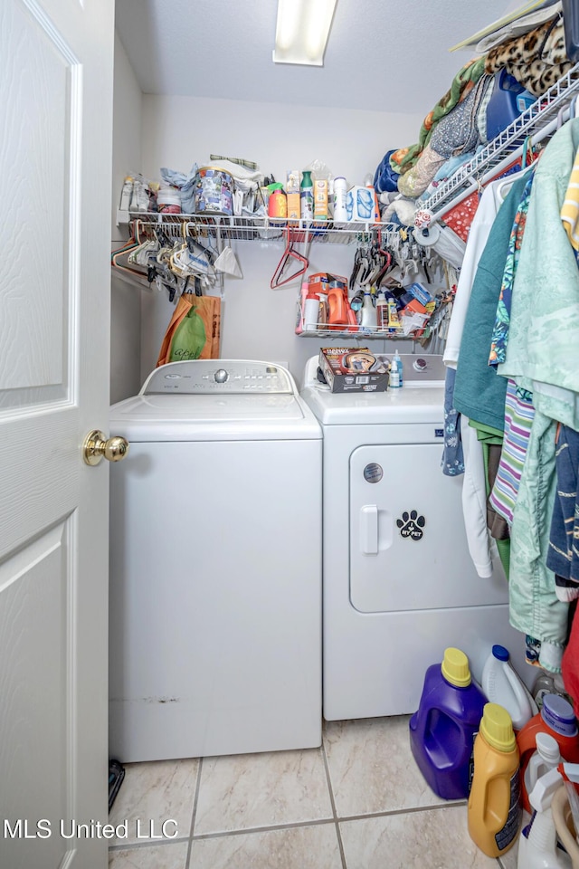 clothes washing area featuring washing machine and dryer