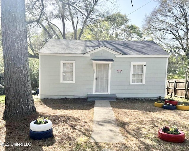 128 Carolyn Ave, Jackson, MS 39209 - bungalow with fence and a shingled roof