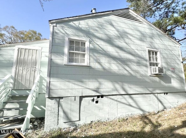 128 Carolyn Ave, Jackson, MS 39209 - view of side of property with crawl space