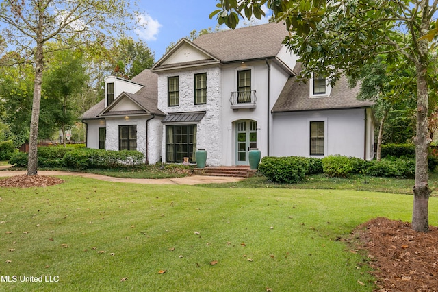 view of front of property with a front lawn