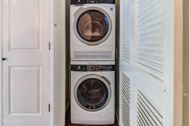 229 Lakeside Villa Unit E, Diamondhead, MS 39525 - laundry room with stacked washer / drying machine and laundry area