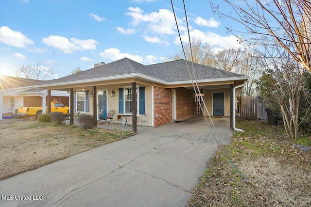 ranch-style home featuring a carport, a porch, and a front yard