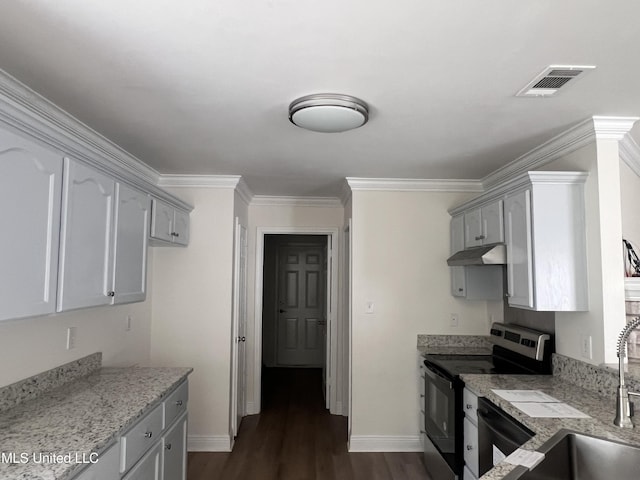 1620 Porpoise St, Ocean Springs, MS 39564 - kitchen with electric stove, under cabinet range hood, a sink, dark wood finished floors, and baseboards