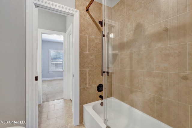 bathroom featuring tiled shower / bath