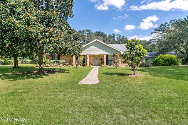 view of front of house featuring a front lawn