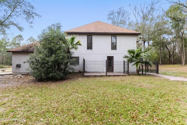 back of house featuring a lawn