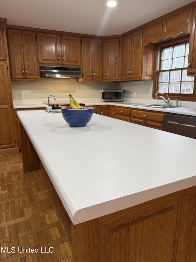 588 Robin Rd, Grenada, MS 38901 - kitchen featuring sink
