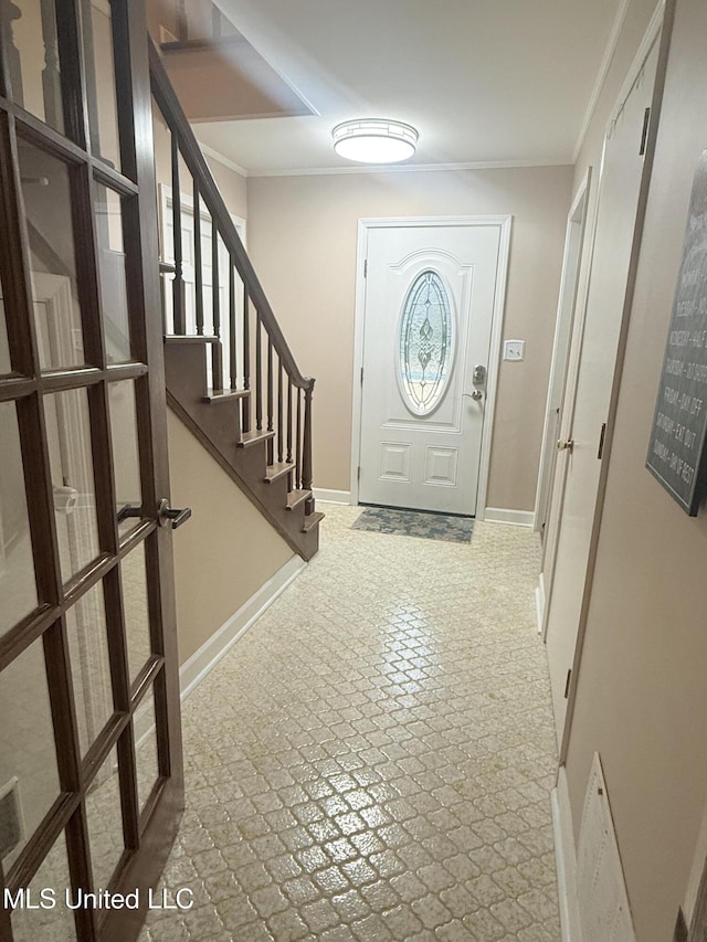 588 Robin Rd, Grenada, MS 38901 - entrance foyer featuring crown molding