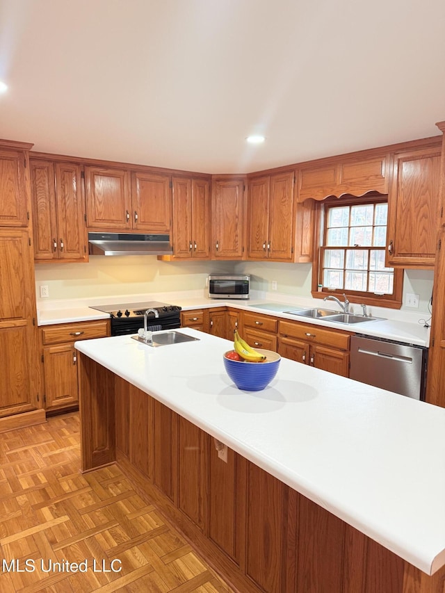 588 Robin Rd, Grenada, MS 38901 - kitchen featuring appliances with stainless steel finishes and sink