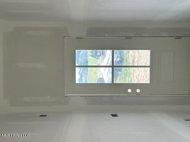 7668 Ridgefield Dr, Horn Lake, MS 38637 - spare room featuring plenty of natural light