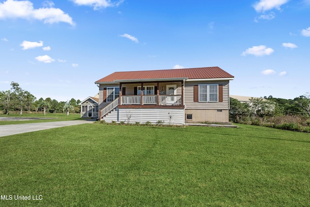 view of front facade with a porch and a front lawn