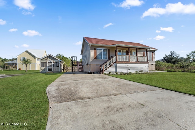 view of front of property featuring covered porch and a front yard