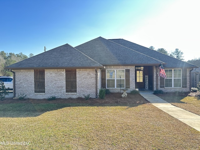 ranch-style house featuring a front yard