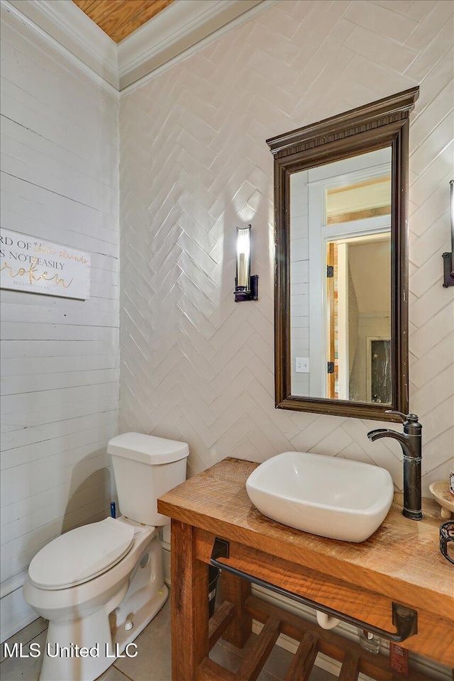849 Athens Rd, Mendenhall, MS 39114 - half bath featuring vanity, tile walls, backsplash, and ornamental molding