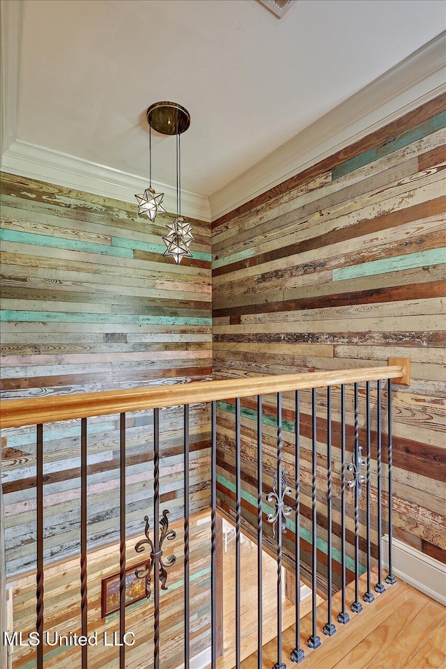 849 Athens Rd, Mendenhall, MS 39114 - detailed view of wooden walls