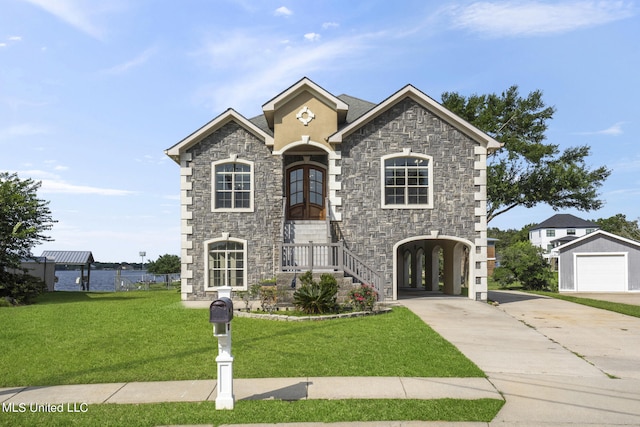 view of front facade featuring a front lawn and a garage